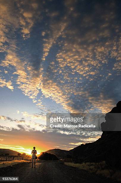 sunset in patagonia - radicella stock-fotos und bilder