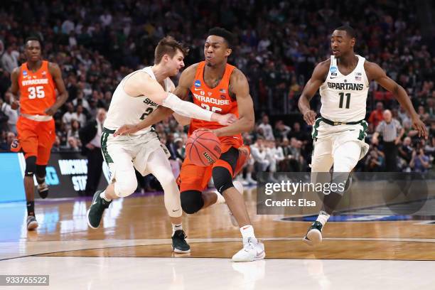 Tyus Battle of the Syracuse Orange drives to the basket against Matt McQuaid of the Michigan State Spartans in the second round of the 2018 NCAA...