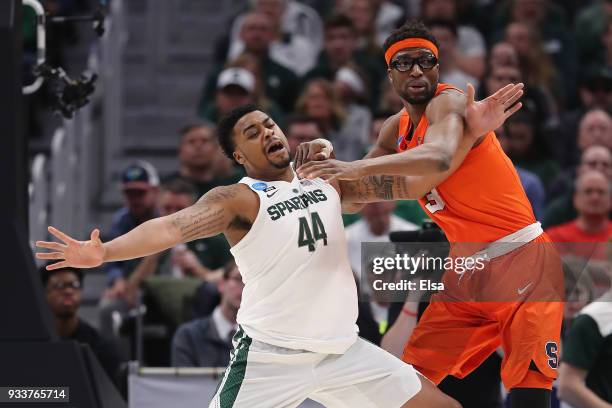 Nick Ward of the Michigan State Spartans battles for position with Paschal Chukwu of the Syracuse Orange in the second round of the 2018 NCAA Men's...