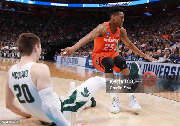 Matt McQuaid of the Michigan State Spartans and Tyus Battle of the Syracuse Orange battle for a loose ball in the second round of the 2018 NCAA Men's...
