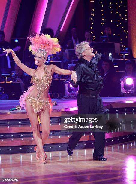 Episode 305 - Seven teams remain vying for the chance to be crowned champion of "Dancing with the Stars," as they dance the Samba or Rumba, on...