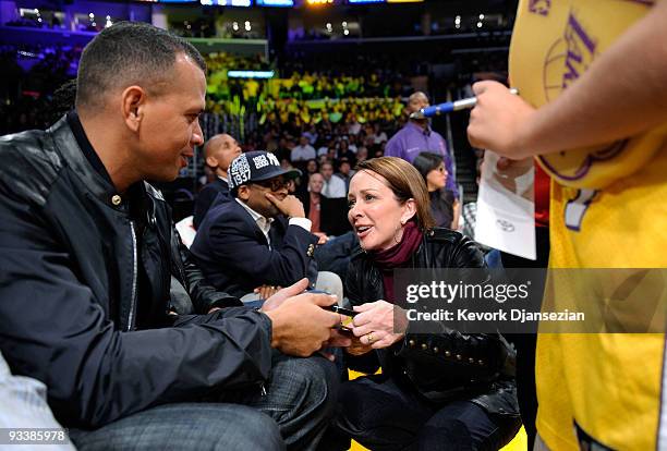 Actress Patricia Heaton request an autograph from alugger Alex Rodriguez of the New Yankees during the NBA game between the New York Knicks and Los...