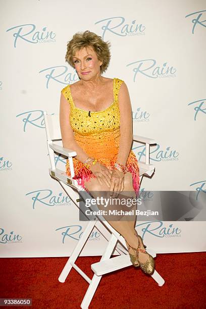 Cloris Leachman attends the Dancing With The Stars Season 9 Finale Honored By Gifting Services - Day 2 on November 24, 2009 in Los Angeles,...
