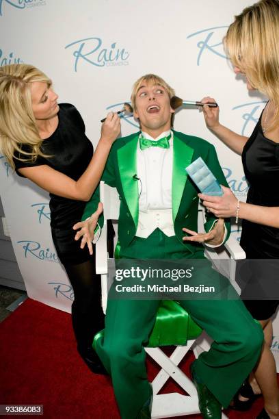 Aaron Carter and make-up artists at the Dancing With The Stars Season 9 Finale Honored By Gifting Services - Day 2 on November 24, 2009 in Los...