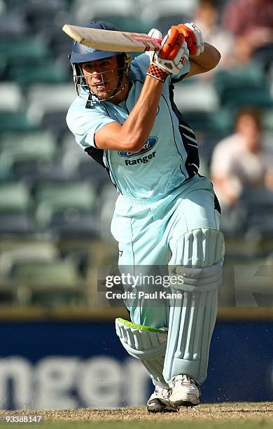 Moises Henriques of the Blues drives the ball during the Ford Ranger Cup match between the Western Australian Warriors and the New South Wales Blues...