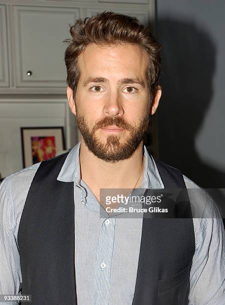 Ryan Reynolds poses backstage at "Celebrity Autobiography" at The Triad Theater on November 23, 2009 in New York City.