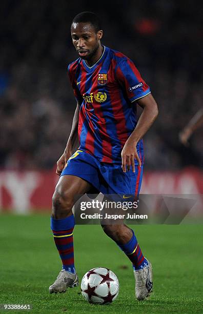 Seydou Keita of FC Barcelona controls the ball during the UEFA Champions League group F match between FC Barcelona and Inter Milan at the Camp Nou...