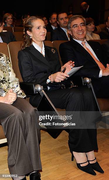 Princess Elena of Spain attends the 'IV Universidad Empresa' awards ceremony at the UNED on November 25, 2009 in Madrid, Spain.