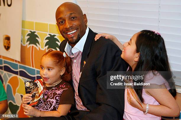 Alonzo Mourning of the Miami Heat participates in the Alonzo Mourning Charities' "33 Thanksgivings" on November 24, 2009 at the Ronald McDonald House...