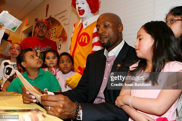 Alonzo Mourning of the Miami Heat participates in the Alonzo Mourning Charities' "33 Thanksgivings" on November 24, 2009 at the Ronald McDonald House...