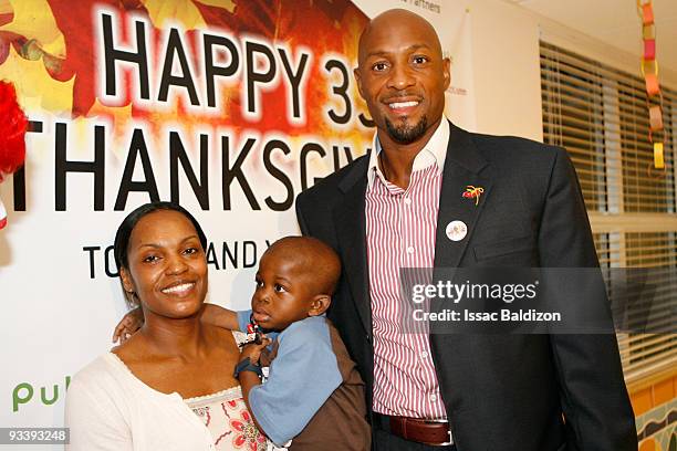 Alonzo Mourning of the Miami Heat participates in the Alonzo Mourning Charities' "33 Thanksgivings" on November 24, 2009 at the Ronald McDonald House...