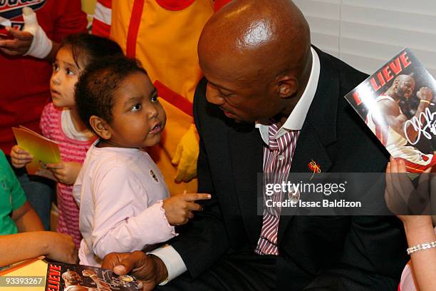 Alonzo Mourning of the Miami Heat participates in the Alonzo Mourning Charities' "33 Thanksgivings" on November 24, 2009 at the Ronald McDonald House...