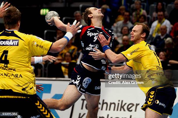 Patrik Fahlgren of Flensburg-Handewitt is challenged by Oliver Roggisch and Olufur Stefansson of Rhein-Neckar Loewen during the Toyota Handball...