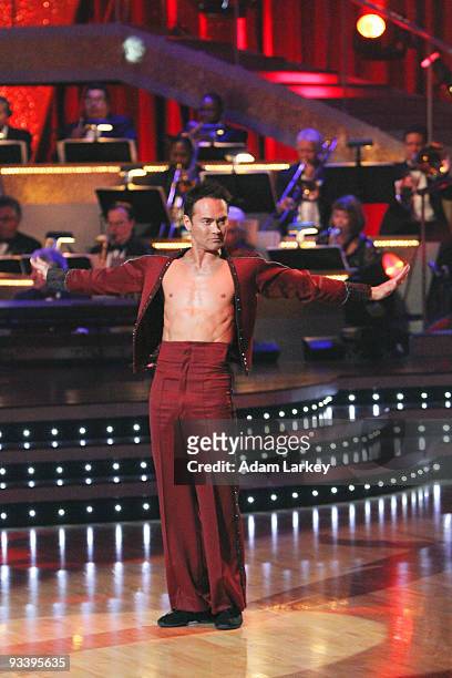 Episode 910A" - "Iron Chef America" star Mark Dacascos and UFC champion Chuck Liddell battled it out in a dance floor face-off, on the Season Finale,...