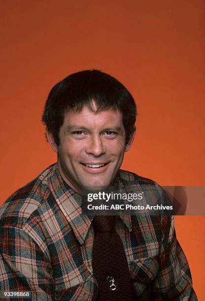 Gallery" 1976-1977 Max Gail