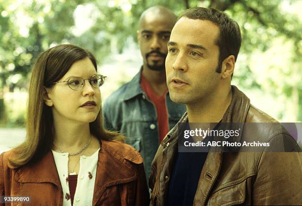 First Loves" 10/24/98 Lisa Loeb, Jeffrey Sams, Jeremy Piven