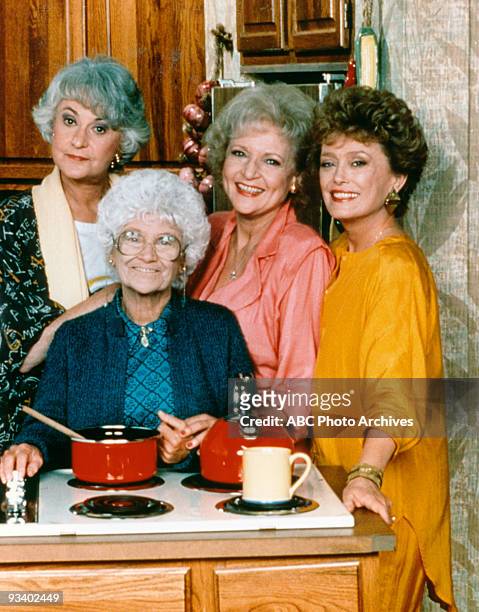 UNITED STATES THE GOLDEN GIRLS - 9/14/85 - 9/14/92, BEA ARTHUR , ESTELLE GETTY , BETTY WHITE , RUE MCCLANAHAN ,