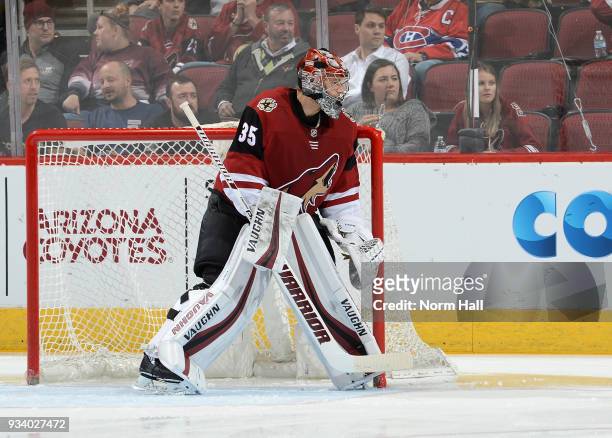 Darcy Kuemper of the Arizona Coyotes gets ready to make a save against the Nashville Predators at Gila River Arena on March 15, 2018 in Glendale,...