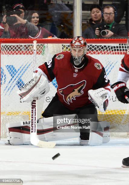 Darcy Kuemper of the Arizona Coyotes gets ready to make a save against the Nashville Predators at Gila River Arena on March 15, 2018 in Glendale,...