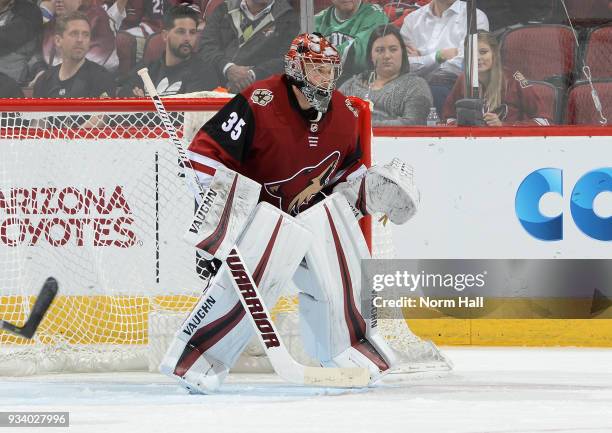 Darcy Kuemper of the Arizona Coyotes gets ready to make a save against the Nashville Predators at Gila River Arena on March 15, 2018 in Glendale,...