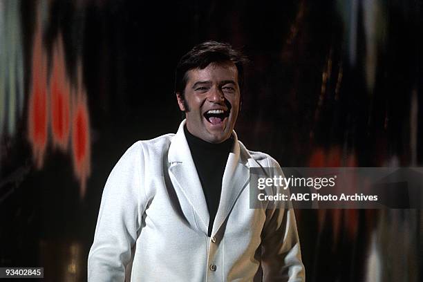 Walt Disney Television via Getty Images SPECIAL - "The Bob Goulet Special - Starring Robert Goulet" - 1970, The multi-talented Robert Goulet stars in...