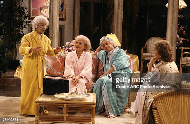 UNITED STATES THE GOLDEN GIRLS - 9/14/85 - 9/14/92, ESTELLE GETTY , BETTY WHITE , BEA ARTHUR , RUE MCCLANAHAN ,