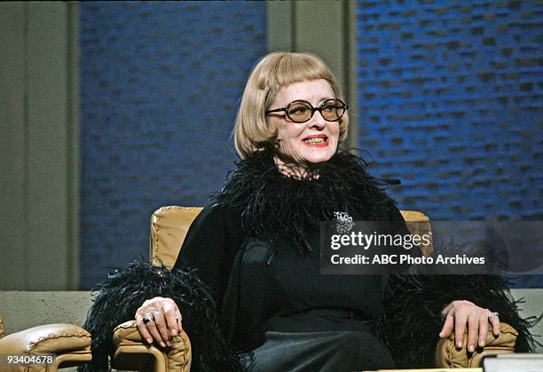 Bette Davis chatted with host Dick Cavett.,