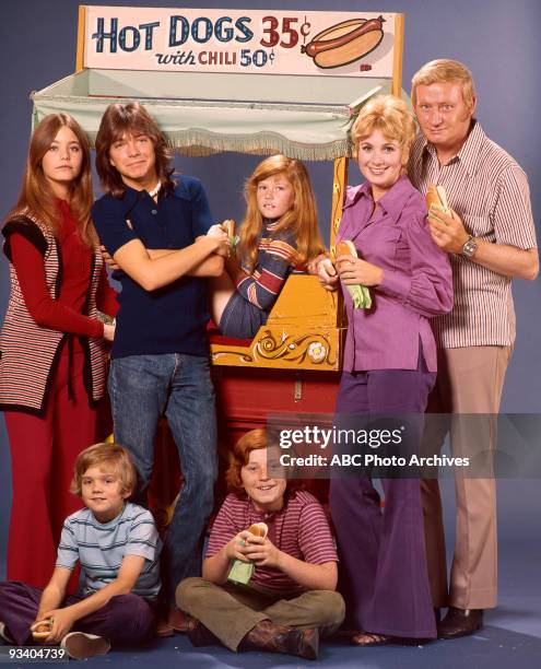 Gallery - Season Two - 5/22/72, Susan Dey, David Cassidy, Suzanne Crough, Shirley Jones, Dave Madden; Brian Forster, Danny Bonaduce,