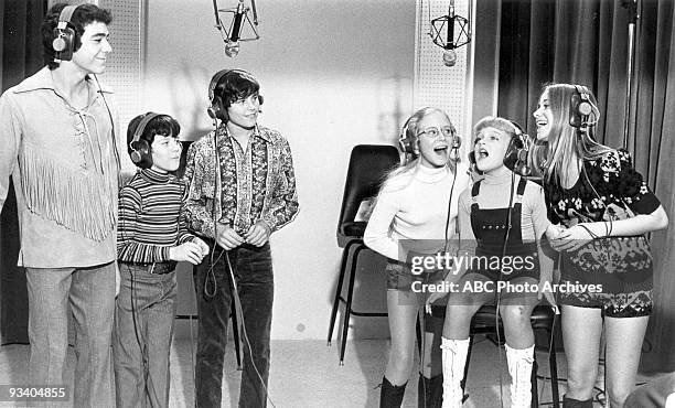 Dough Re Mi" - Season Three - 1/14/72, As Greg , Bobby and Peter looked on, Greg tested Jan , Cindy and Marcia for a recording of his song. ,