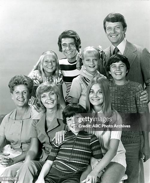 Cast gallery - Season Three - 9/17/71, Top row: Barry Williams , Robert Reed ; middle row: Eve Plumb , Susan Olsen , Christopher Knight ; bottom row:...