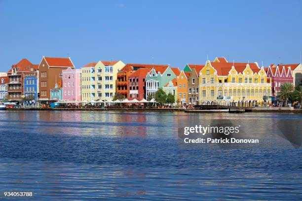 skyline of willemstad, curacao - オランダ領リーワード諸島 ストックフォトと画像