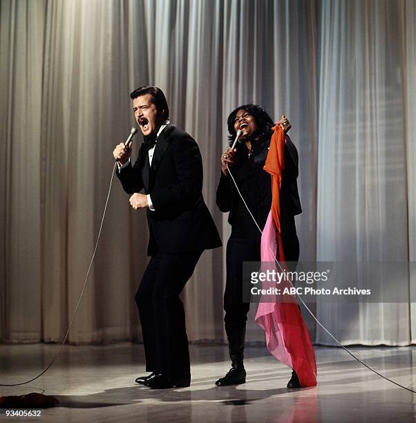 Guest star Robert Goulet performs with Pearl Bailey.