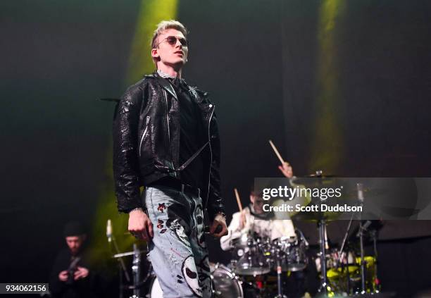 Kelly Barker Photos and Premium High Res Pictures - Getty Images