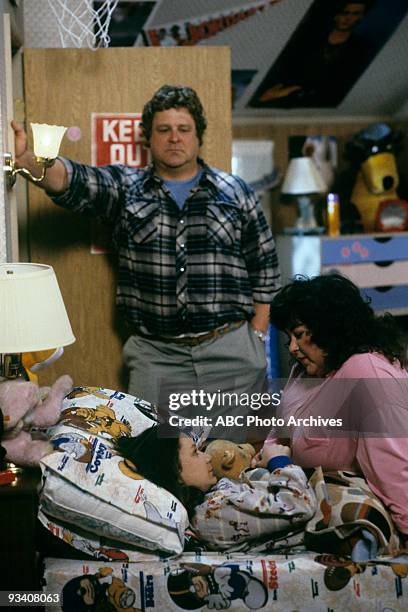 Nightmare on Oak Street" 2/14/89 John Goodman, Sara Gilbert, Roseanne Barr