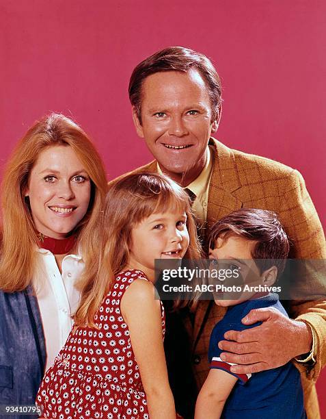 Season 8 - 1971 GALLERY - ELIZABETH MONTGOMERY, DICK SARGENT, ERIN MURPHY, DAVID LAWRENCE