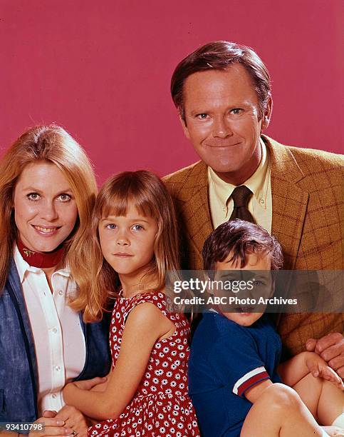 Season 8 - 1971 GALLERY - ELIZABETH MONTGOMERY, DICK SARGENT, ERIN MURPHY, DAVID LAWRENCE