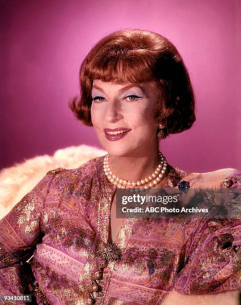 Season 8 - 1971 GALLERY, AGNES MOOREHEAD,