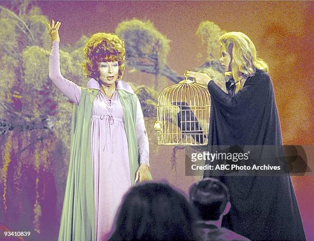 Salem, Here We Come" - Season Seven - 10/1/70, Endora and Samantha ran into trouble during their vacation to Salem, Massachusetts. ,