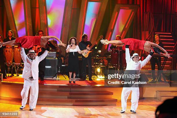 Episode 508A" -- Five-time Grammy¨ Award-winning singer Gloria Estefan brought her smooth Latin sounds to the "Dancing" stage, TUESDAY, NOVEMBER 13 ,...