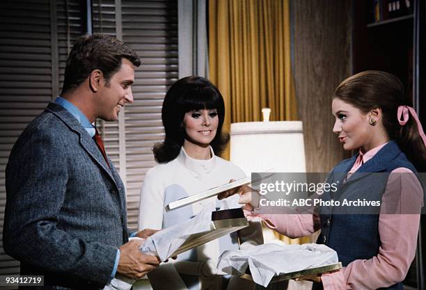 Ann vs. Secretary" 12/5/68 Ted Bessell, Marlo Thomas, Mary Frann