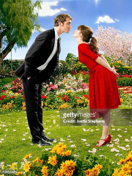 Golden Globe¨ nominee Lee Pace and Anna Friel star in the visually stunning series, "Pushing Daisies."