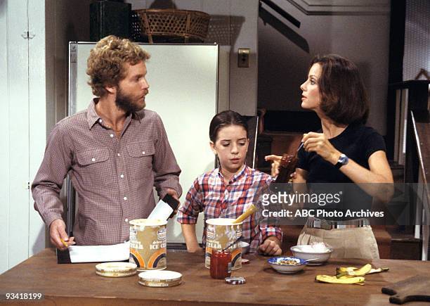 Play on Love" - Season Five - 3/10/80, WIllie found Jo Hamlin more interesting than Rachel. Quinn Cummings also starred.,