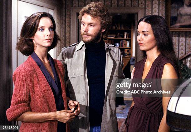 Play on Love" - Season Five - 3/10/80, WIllie found Jo Hamlin more interesting than Rachel .,