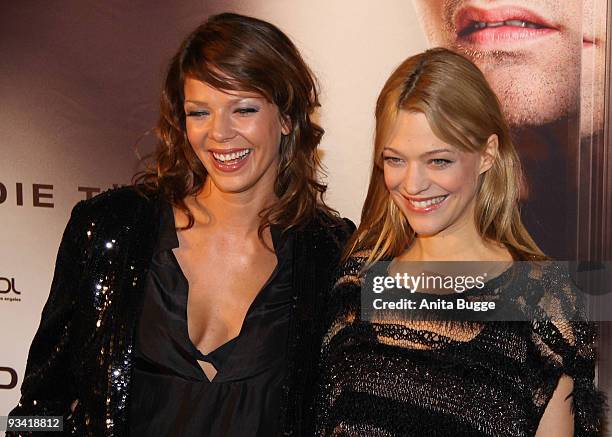 Actresses Jessica Schwarz and Heike Makatsch arrive at the Germany film premiere of 'Die Tuer' at Kulturbrauerei on November 25, 2009 in Berlin,...