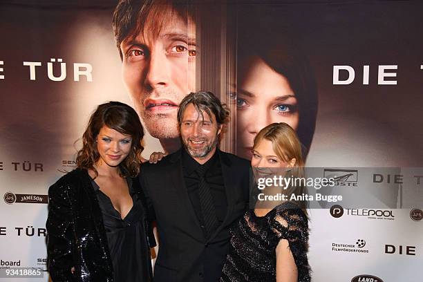 Actress Jessica Schwarz, actor Mads Mikkelsen and actress Heike Makatsch arrive at the Germany film premiere of 'Die Tuer' at Kulturbrauerei on...