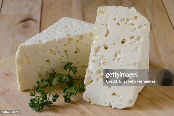 white cheese con wooden table - cultura venezolana fotografías e imágenes de stock