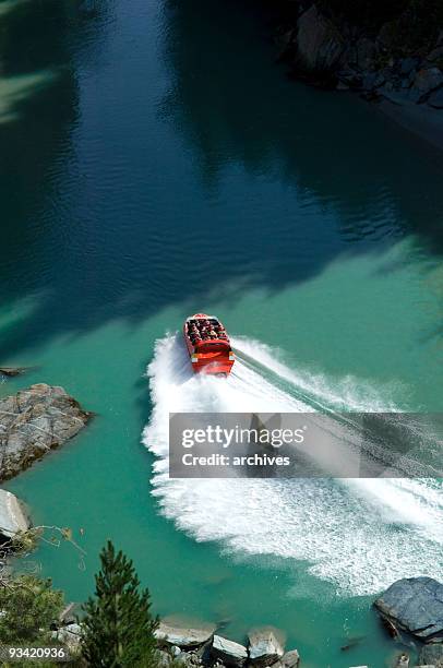 jet boat at shotover river - queenstown 個照片及圖片檔