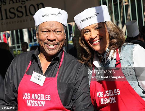 Recording artists and husband and wife Billy Davis Jr. And Marilyn McCoo attend the Los Angeles Mission & Anne Douglas Center's Thanksgiving Meal for...