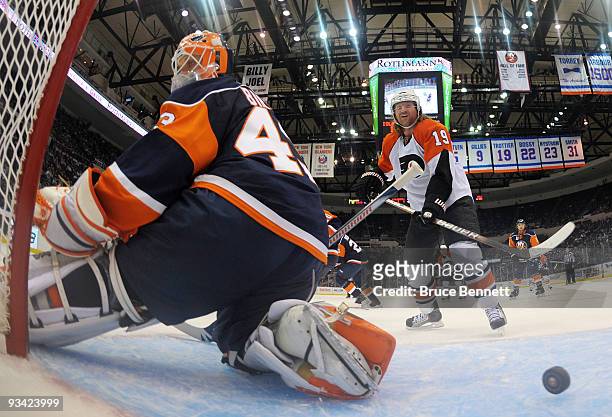 Scott Hartnell of the Philadelphia Flyers watches a shot from Mike Richards go in the net at 19:26 of the second period against the New York...