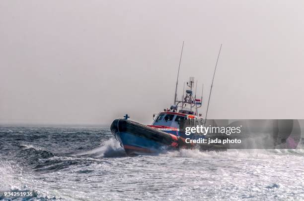 lifeboat at full speed - coast guard stock pictures, royalty-free photos & images